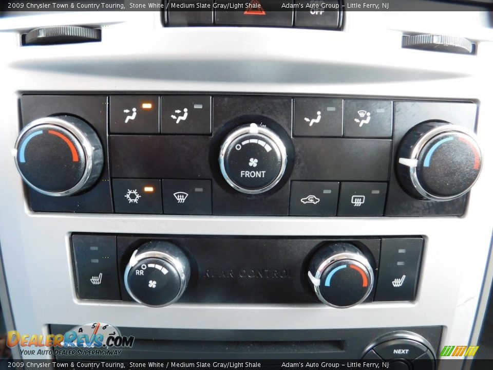 2009 Chrysler Town & Country Touring Stone White / Medium Slate Gray/Light Shale Photo #29