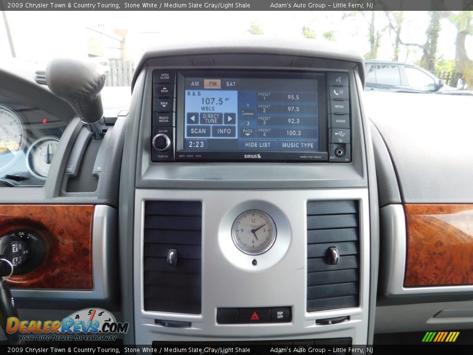 2009 Chrysler Town & Country Touring Stone White / Medium Slate Gray/Light Shale Photo #30