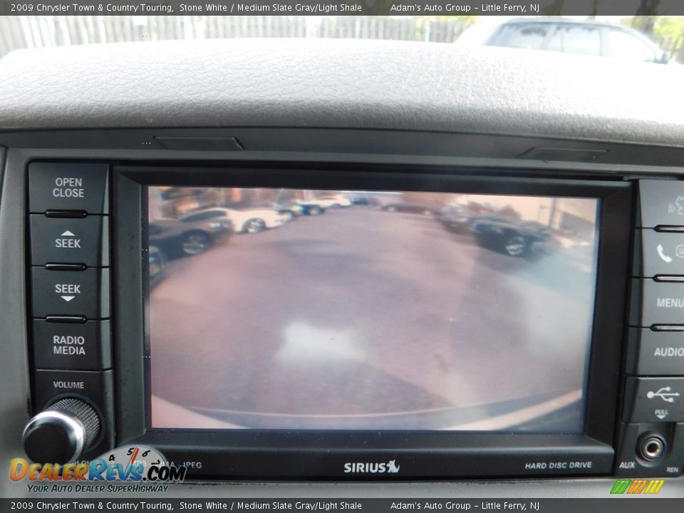 2009 Chrysler Town & Country Touring Stone White / Medium Slate Gray/Light Shale Photo #31