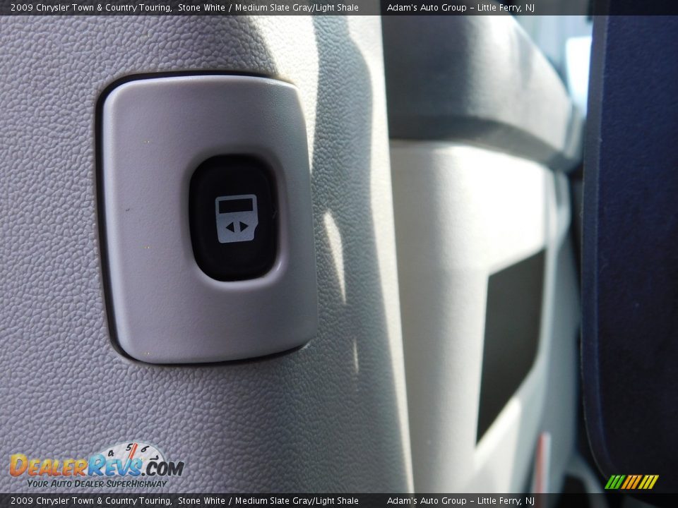 2009 Chrysler Town & Country Touring Stone White / Medium Slate Gray/Light Shale Photo #32