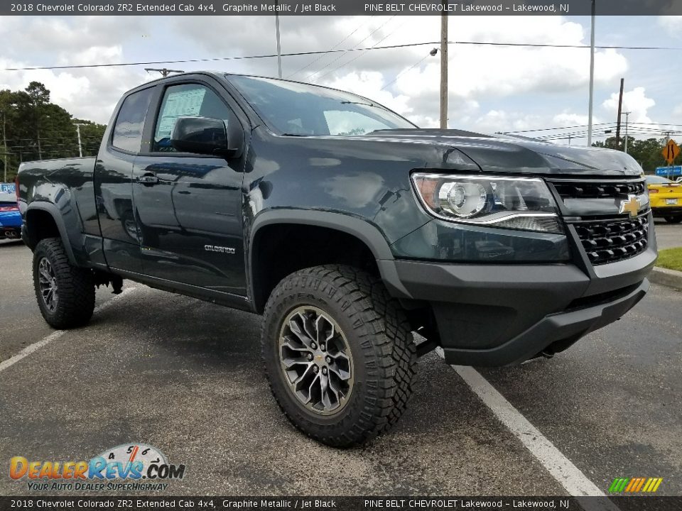 Front 3/4 View of 2018 Chevrolet Colorado ZR2 Extended Cab 4x4 Photo #1