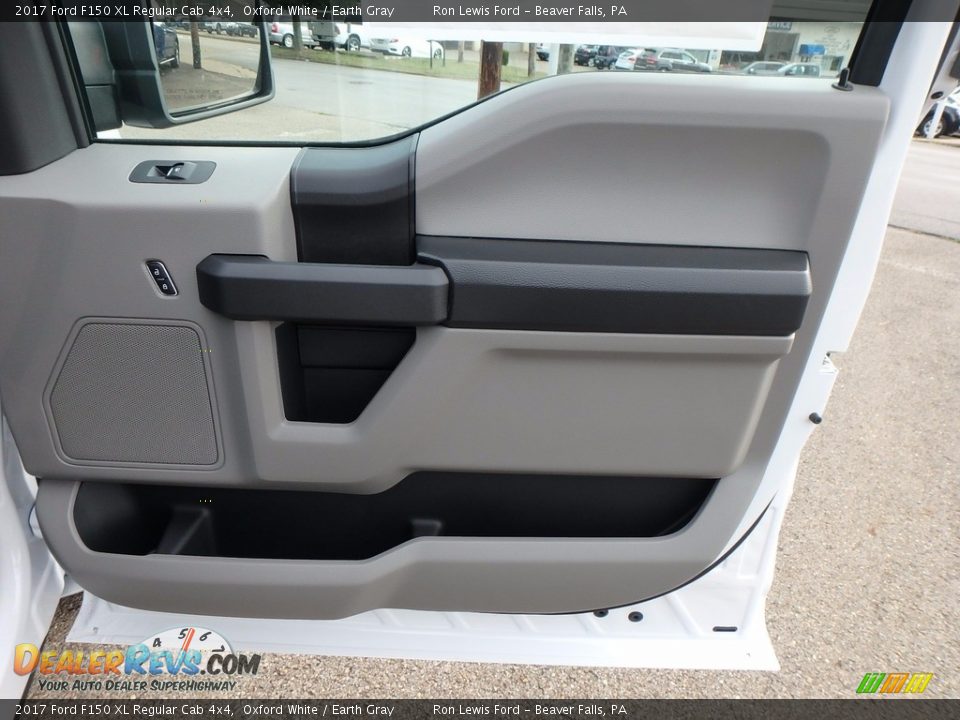 2017 Ford F150 XL Regular Cab 4x4 Oxford White / Earth Gray Photo #3