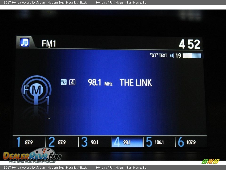 2017 Honda Accord LX Sedan Modern Steel Metallic / Black Photo #16