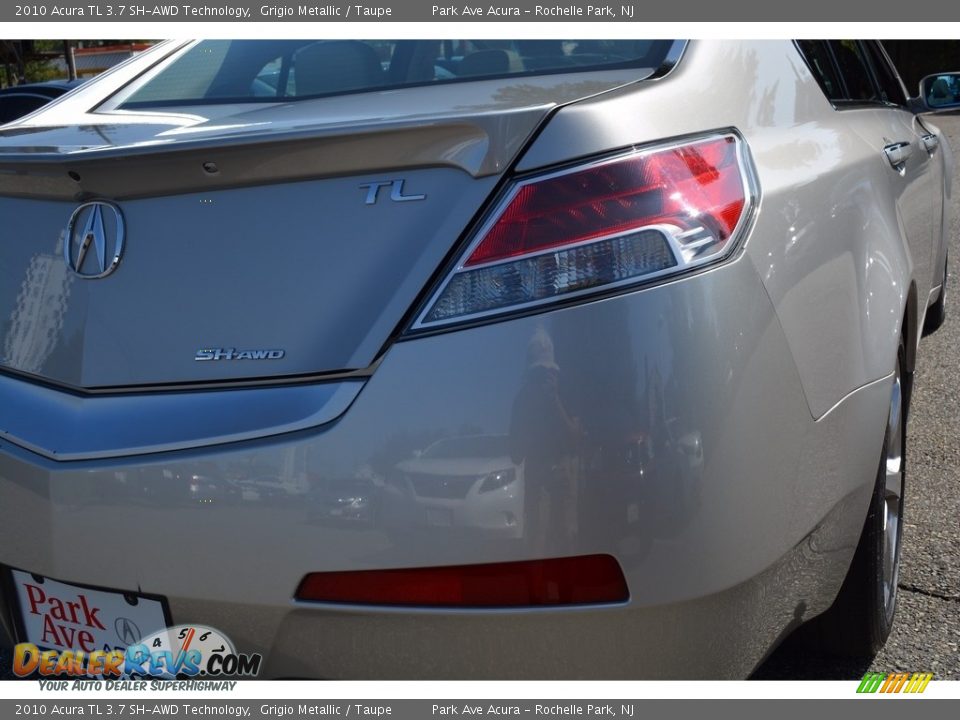 2010 Acura TL 3.7 SH-AWD Technology Grigio Metallic / Taupe Photo #22