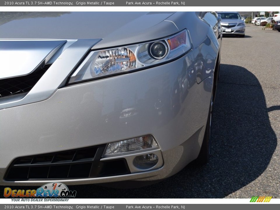 2010 Acura TL 3.7 SH-AWD Technology Grigio Metallic / Taupe Photo #30