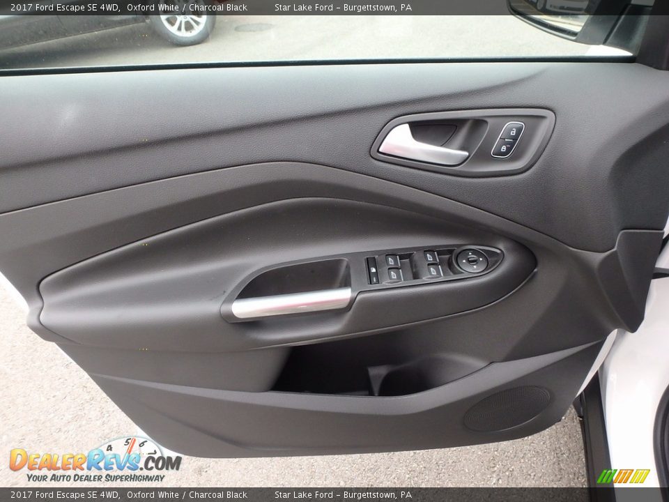 2017 Ford Escape SE 4WD Oxford White / Charcoal Black Photo #12