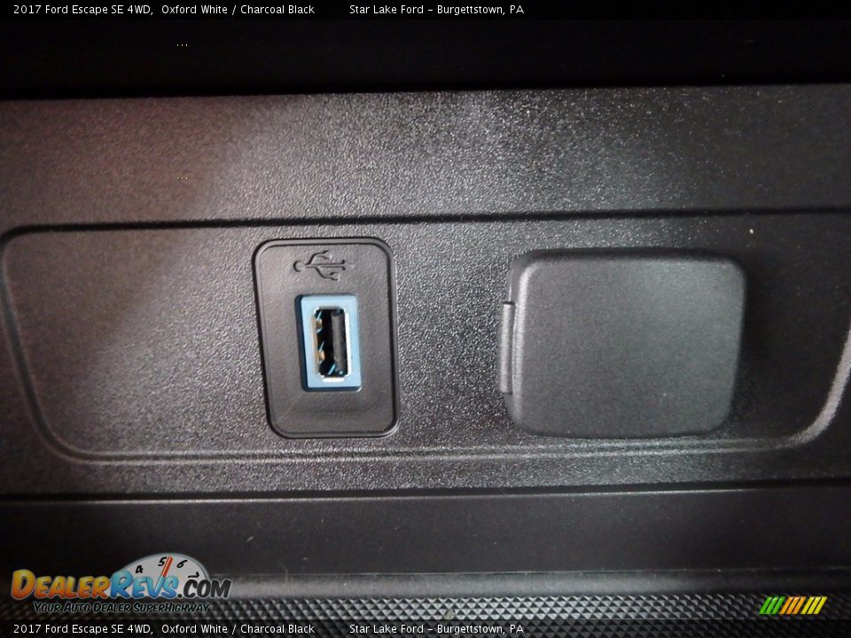 2017 Ford Escape SE 4WD Oxford White / Charcoal Black Photo #18