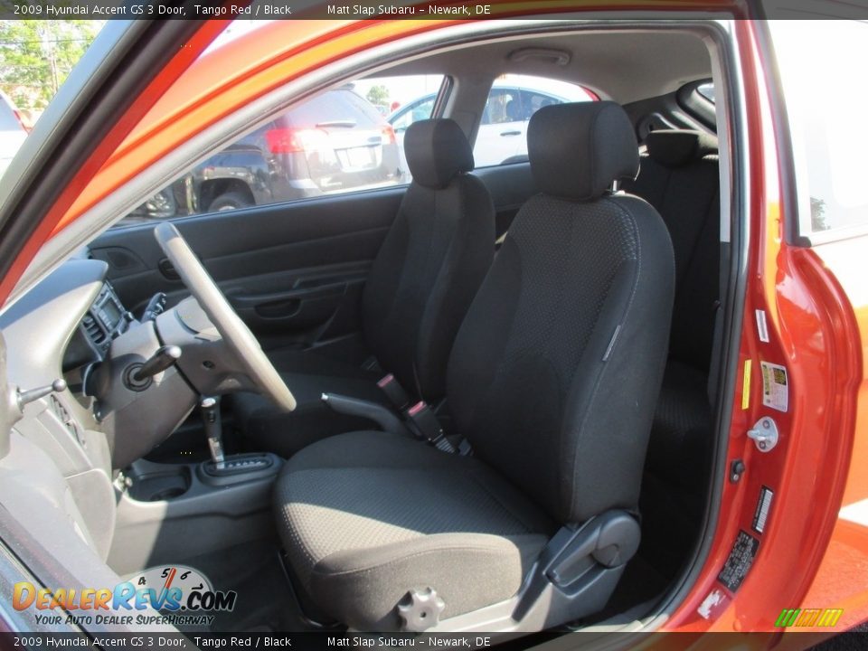 2009 Hyundai Accent GS 3 Door Tango Red / Black Photo #13