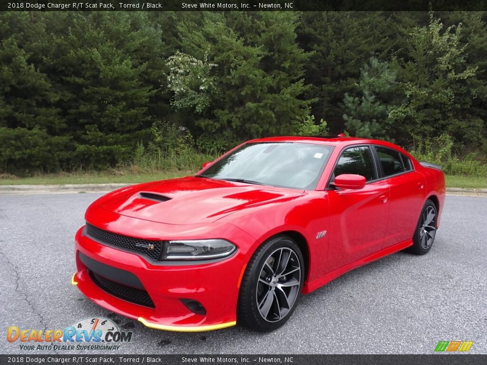 Front 3/4 View of 2018 Dodge Charger R/T Scat Pack Photo #2