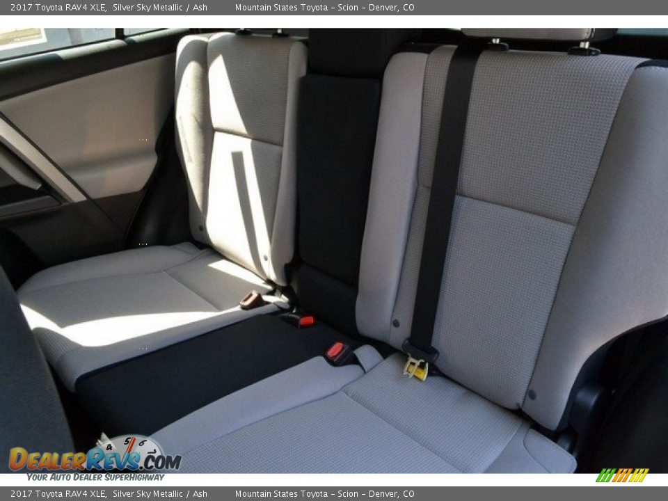 2017 Toyota RAV4 XLE Silver Sky Metallic / Ash Photo #7