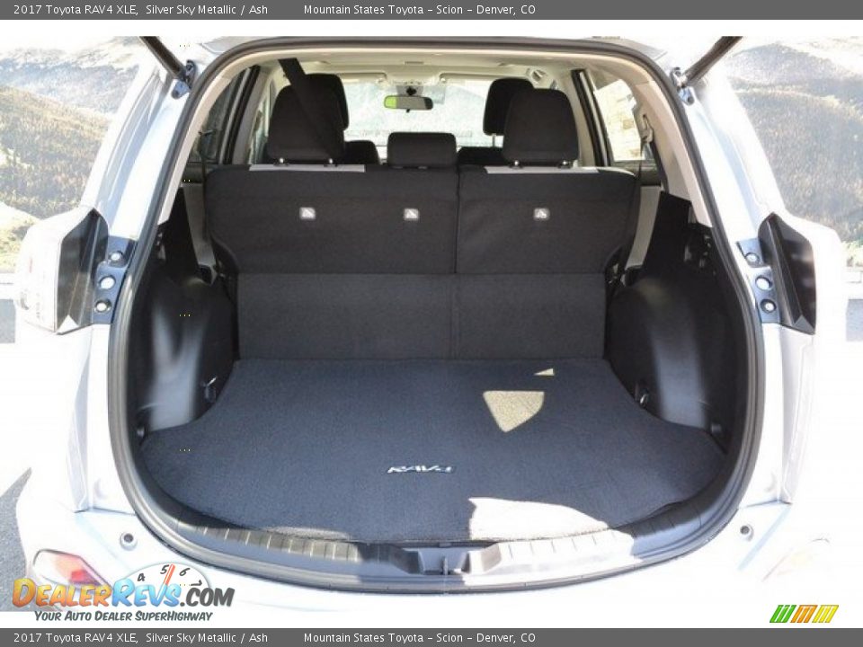 2017 Toyota RAV4 XLE Silver Sky Metallic / Ash Photo #8
