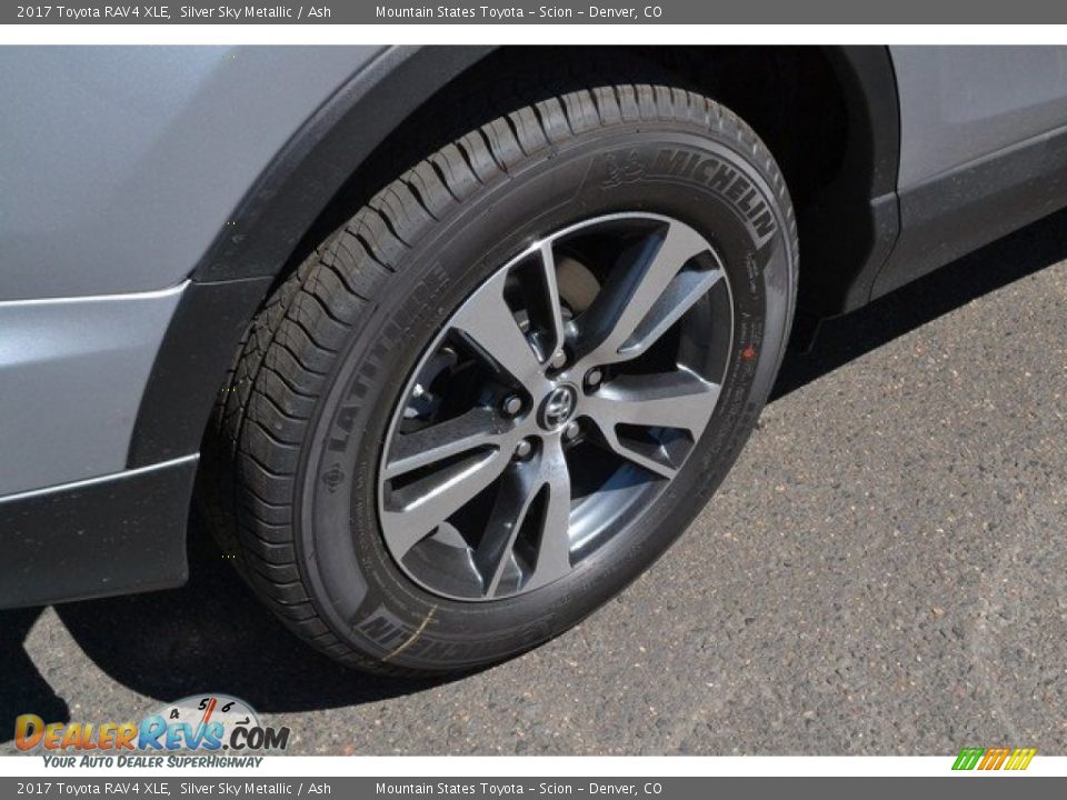 2017 Toyota RAV4 XLE Silver Sky Metallic / Ash Photo #9
