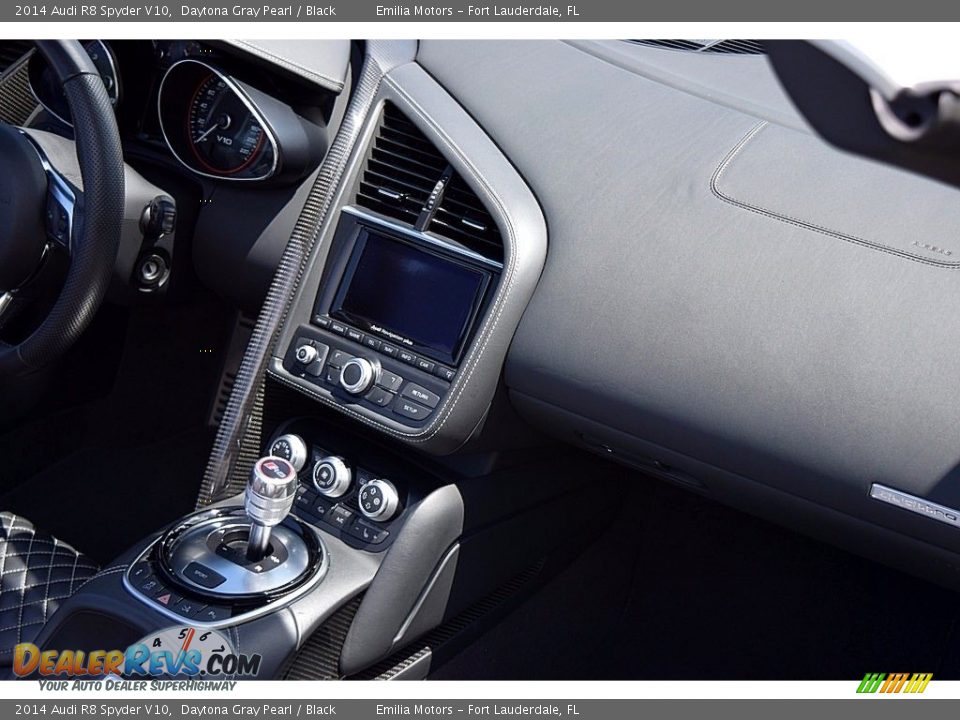 2014 Audi R8 Spyder V10 Daytona Gray Pearl / Black Photo #39