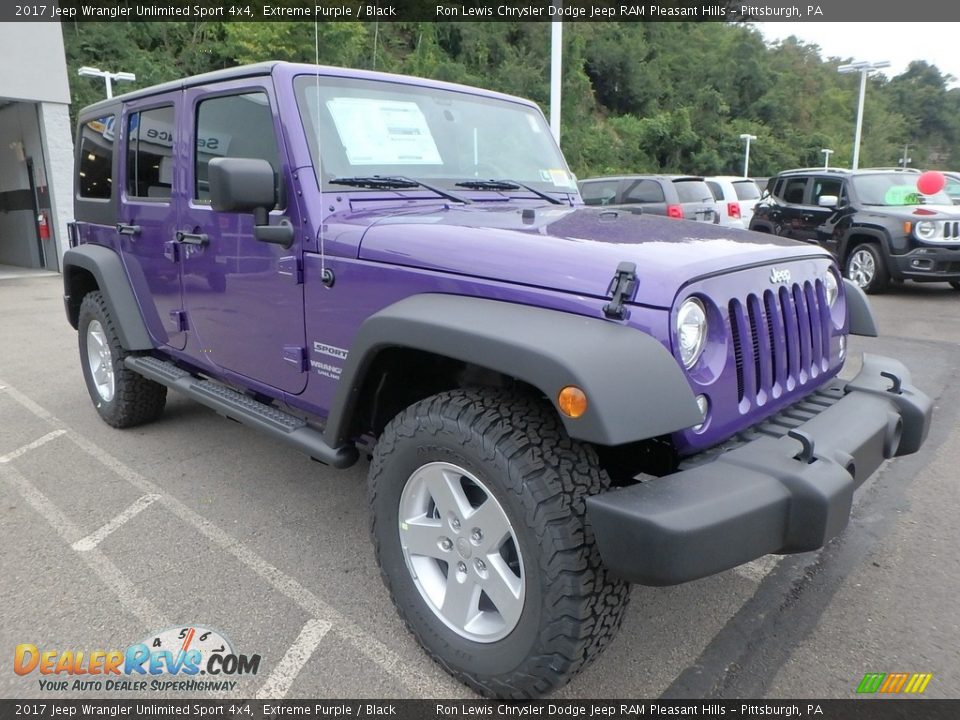 Front 3/4 View of 2017 Jeep Wrangler Unlimited Sport 4x4 Photo #7