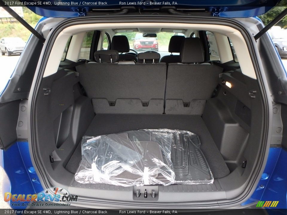 2017 Ford Escape SE 4WD Lightning Blue / Charcoal Black Photo #4