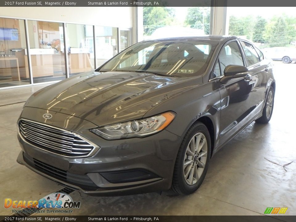 Front 3/4 View of 2017 Ford Fusion SE Photo #4