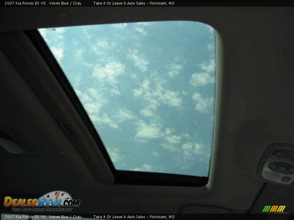 2007 Kia Rondo EX V6 Velvet Blue / Gray Photo #13