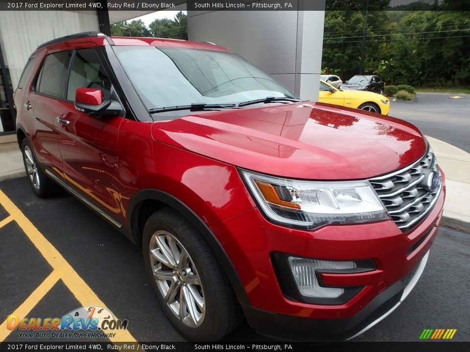 Front 3/4 View of 2017 Ford Explorer Limited 4WD Photo #5
