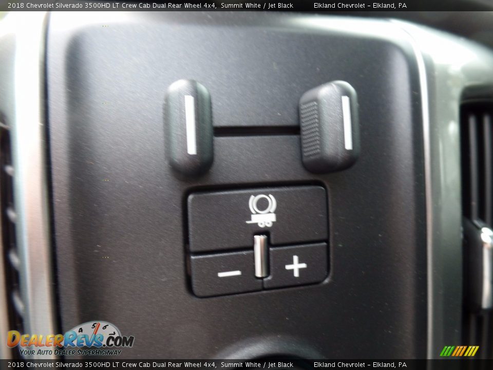 Controls of 2018 Chevrolet Silverado 3500HD LT Crew Cab Dual Rear Wheel 4x4 Photo #27