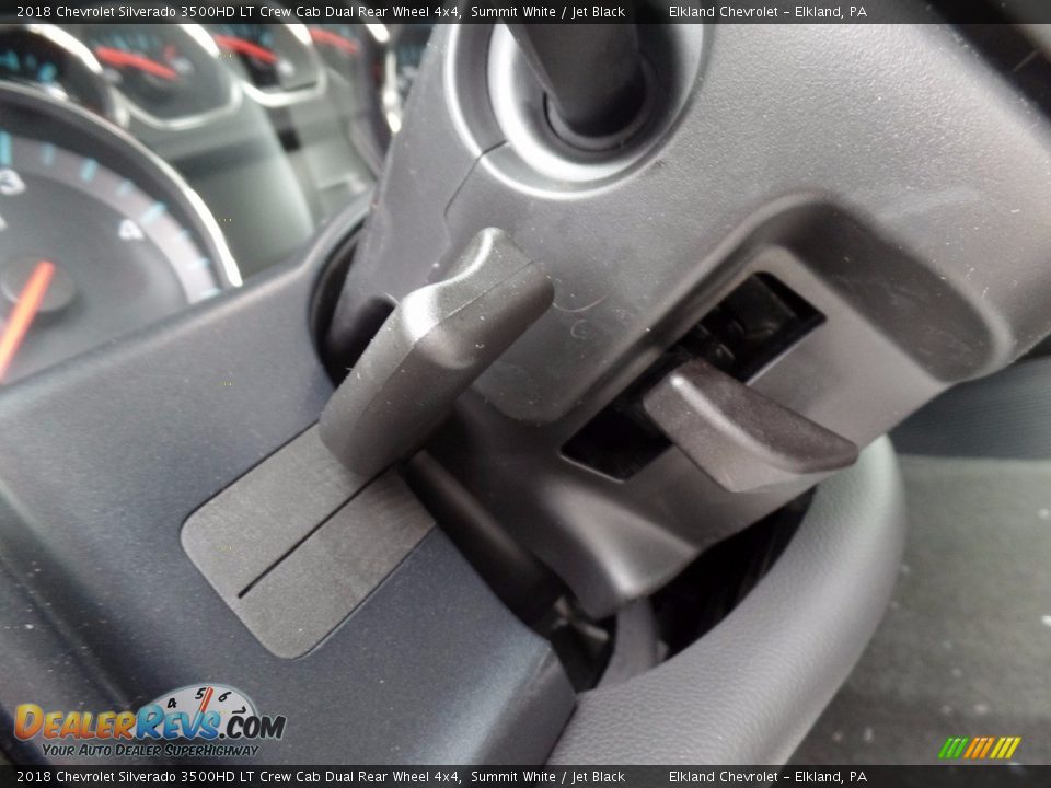 Controls of 2018 Chevrolet Silverado 3500HD LT Crew Cab Dual Rear Wheel 4x4 Photo #29