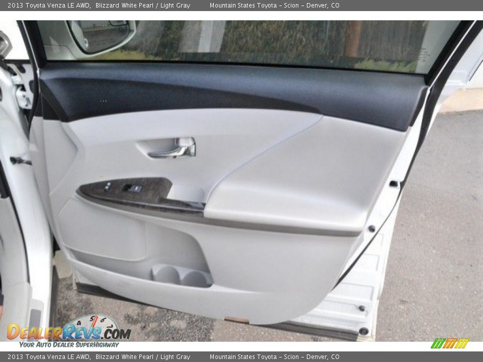 2013 Toyota Venza LE AWD Blizzard White Pearl / Light Gray Photo #25