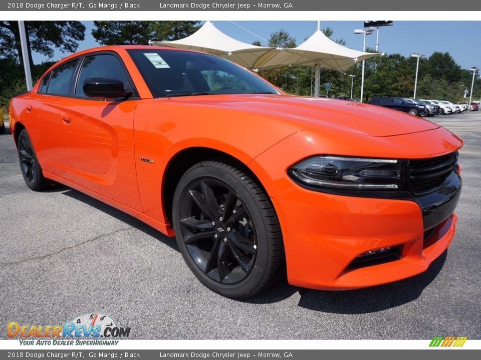 Front 3/4 View of 2018 Dodge Charger R/T Photo #4
