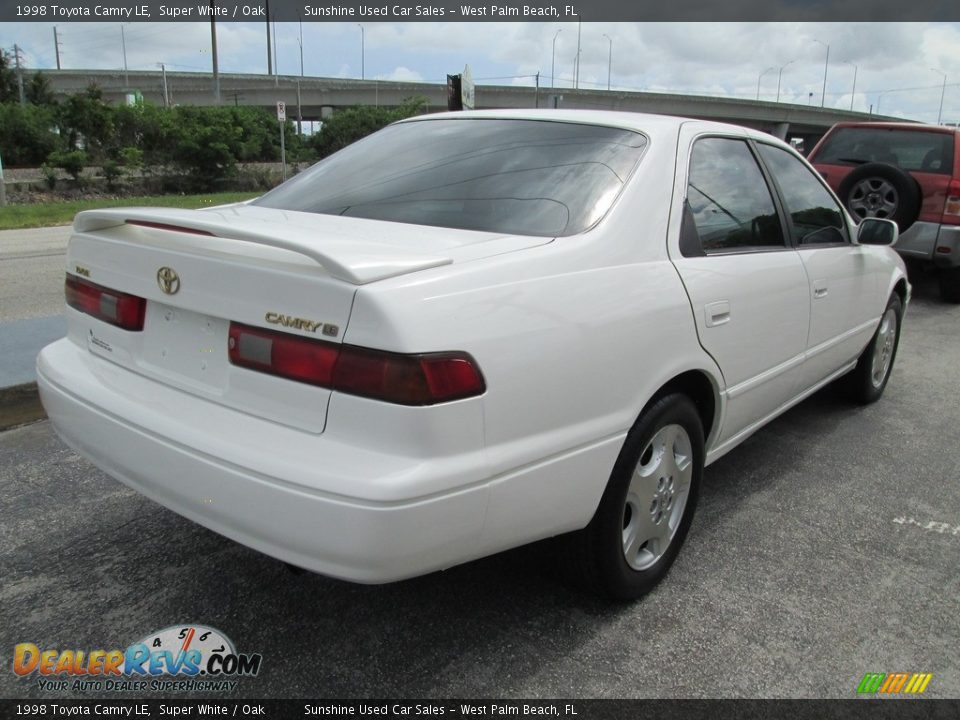 1998 Toyota Camry LE Super White / Oak Photo #6