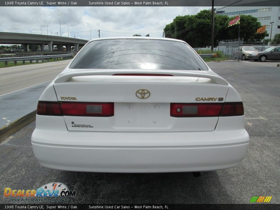 1998 Toyota Camry LE Super White / Oak Photo #7