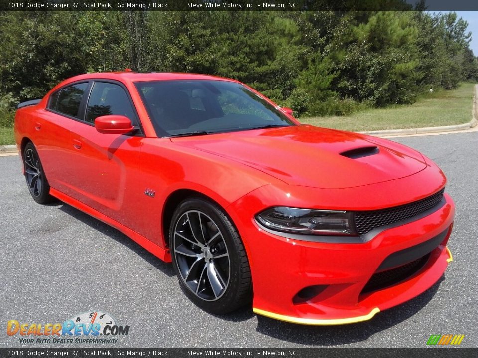 Front 3/4 View of 2018 Dodge Charger R/T Scat Pack Photo #4