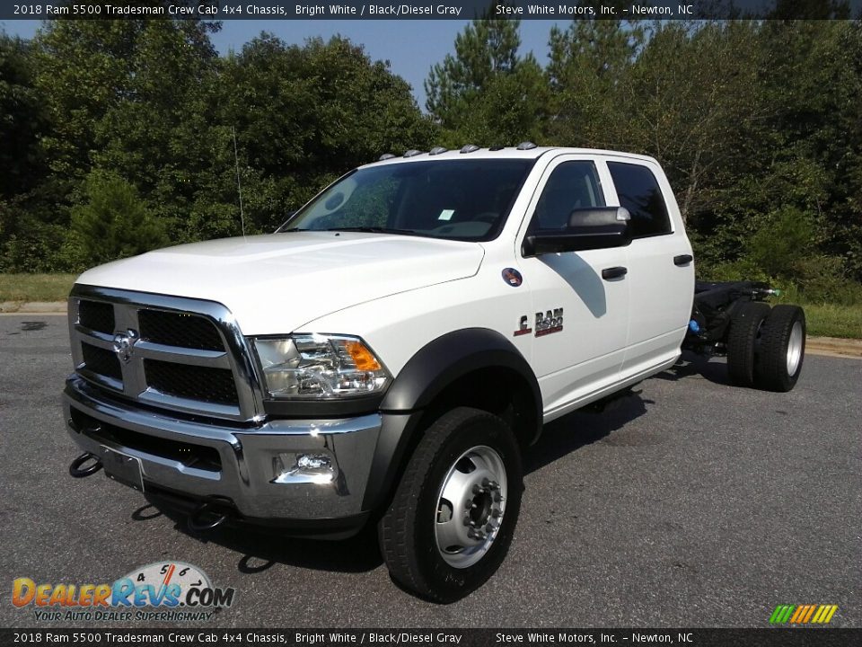 Front 3/4 View of 2018 Ram 5500 Tradesman Crew Cab 4x4 Chassis Photo #2