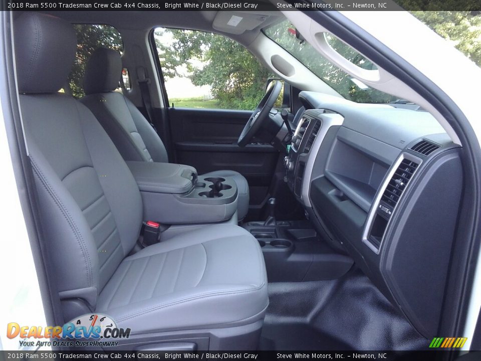 Front Seat of 2018 Ram 5500 Tradesman Crew Cab 4x4 Chassis Photo #24