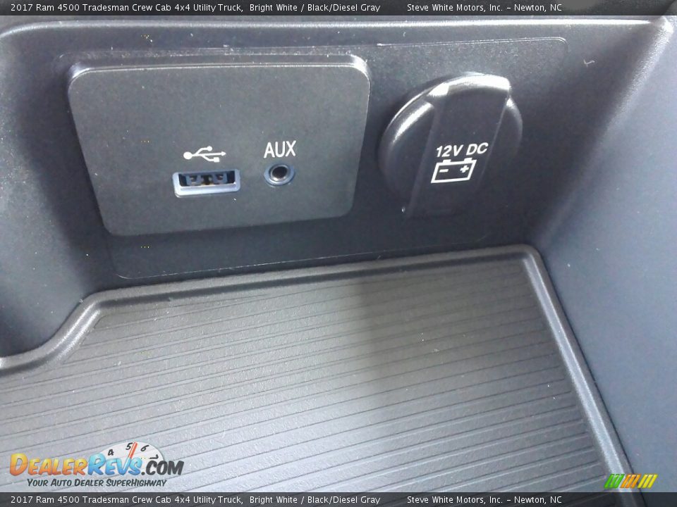 2017 Ram 4500 Tradesman Crew Cab 4x4 Utility Truck Bright White / Black/Diesel Gray Photo #21