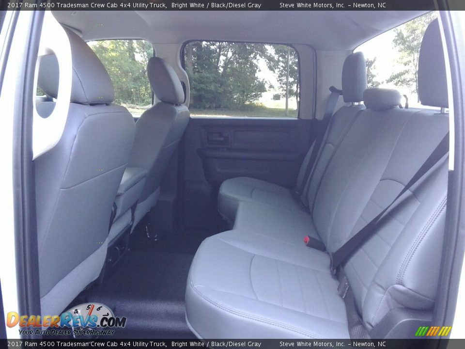 2017 Ram 4500 Tradesman Crew Cab 4x4 Utility Truck Bright White / Black/Diesel Gray Photo #26