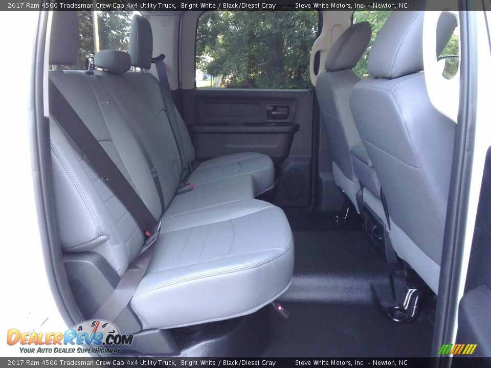 2017 Ram 4500 Tradesman Crew Cab 4x4 Utility Truck Bright White / Black/Diesel Gray Photo #27