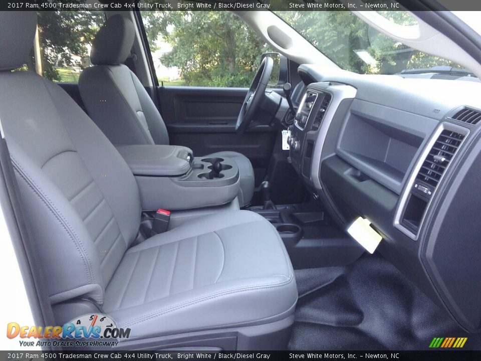 2017 Ram 4500 Tradesman Crew Cab 4x4 Utility Truck Bright White / Black/Diesel Gray Photo #28