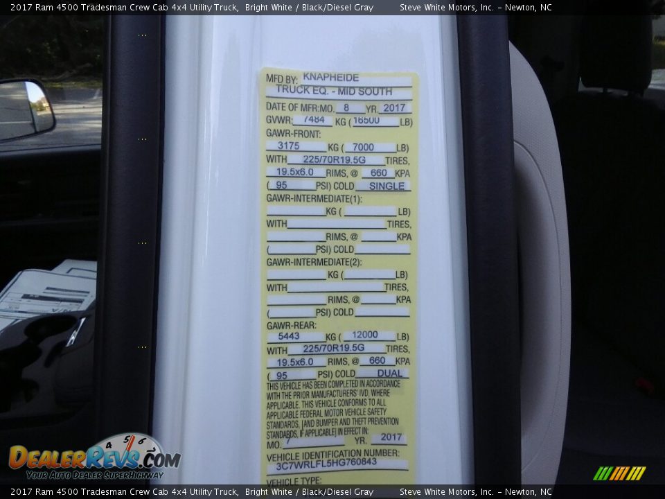 2017 Ram 4500 Tradesman Crew Cab 4x4 Utility Truck Bright White / Black/Diesel Gray Photo #31