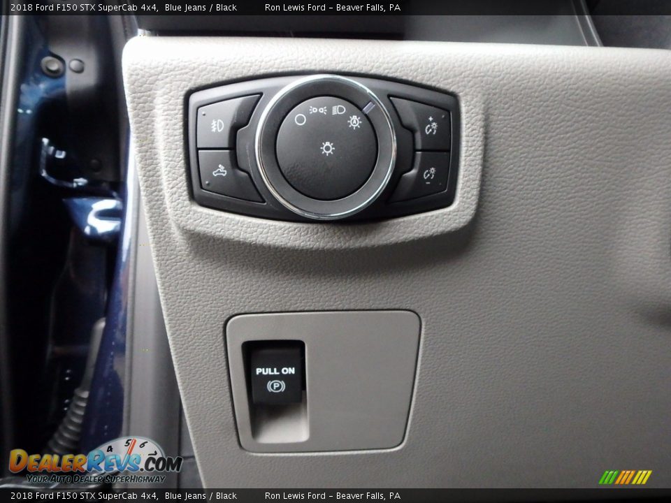 Controls of 2018 Ford F150 STX SuperCab 4x4 Photo #15