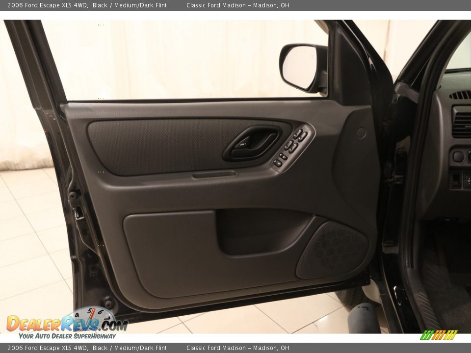 2006 Ford Escape XLS 4WD Black / Medium/Dark Flint Photo #4