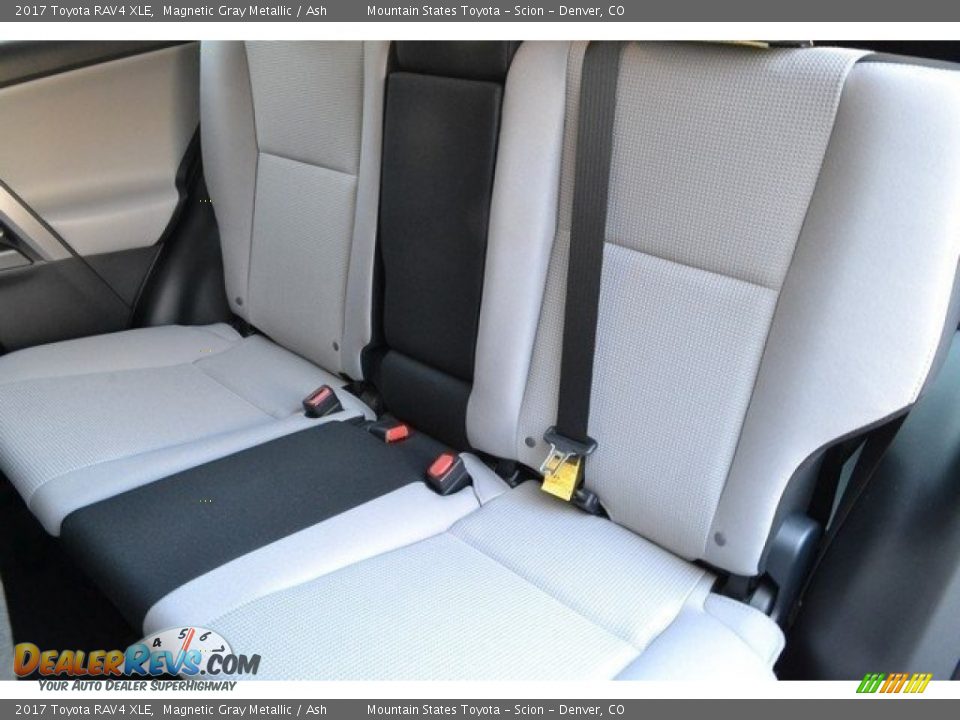 2017 Toyota RAV4 XLE Magnetic Gray Metallic / Ash Photo #7