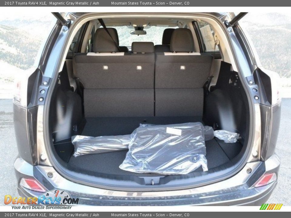 2017 Toyota RAV4 XLE Magnetic Gray Metallic / Ash Photo #8