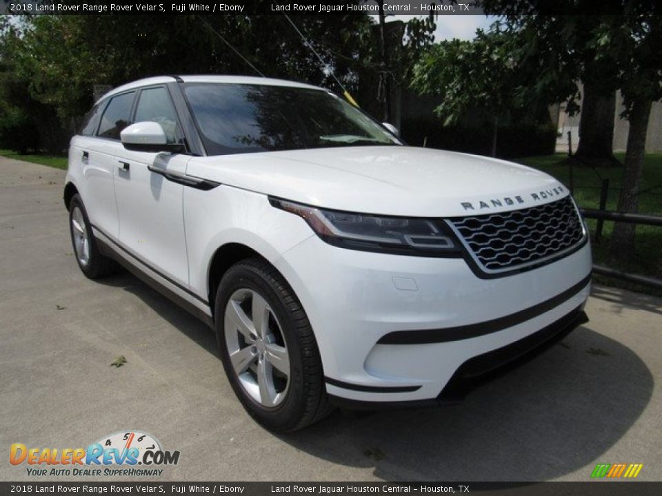 Front 3/4 View of 2018 Land Rover Range Rover Velar S Photo #2