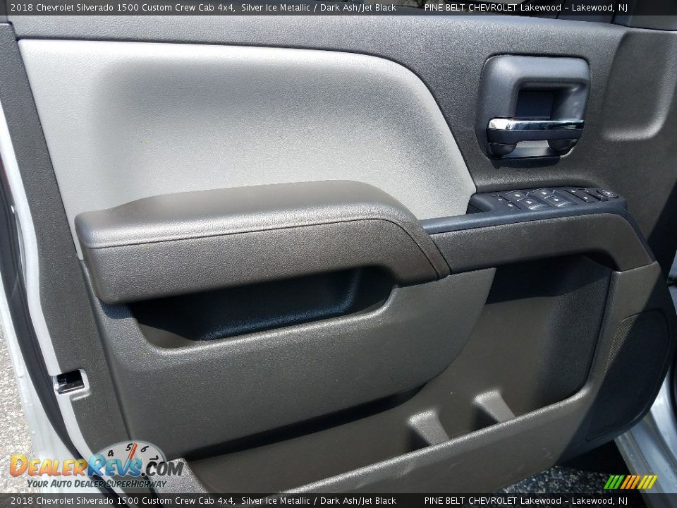 2018 Chevrolet Silverado 1500 Custom Crew Cab 4x4 Silver Ice Metallic / Dark Ash/Jet Black Photo #8