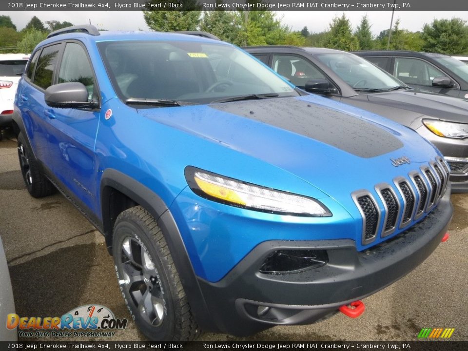 Front 3/4 View of 2018 Jeep Cherokee Trailhawk 4x4 Photo #5