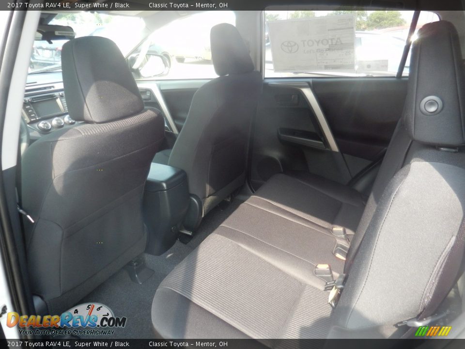 2017 Toyota RAV4 LE Super White / Black Photo #5