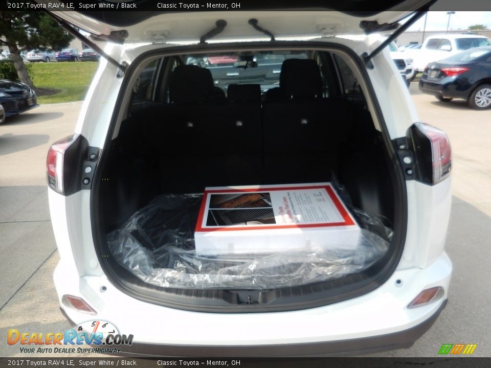 2017 Toyota RAV4 LE Super White / Black Photo #6