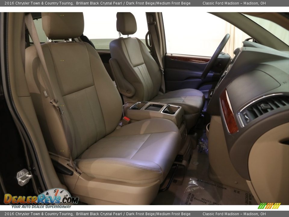 2016 Chrysler Town & Country Touring Brilliant Black Crystal Pearl / Dark Frost Beige/Medium Frost Beige Photo #14