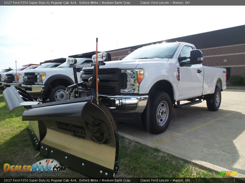 2017 Ford F350 Super Duty XL Regular Cab 4x4 Oxford White / Medium Earth Gray Photo #1