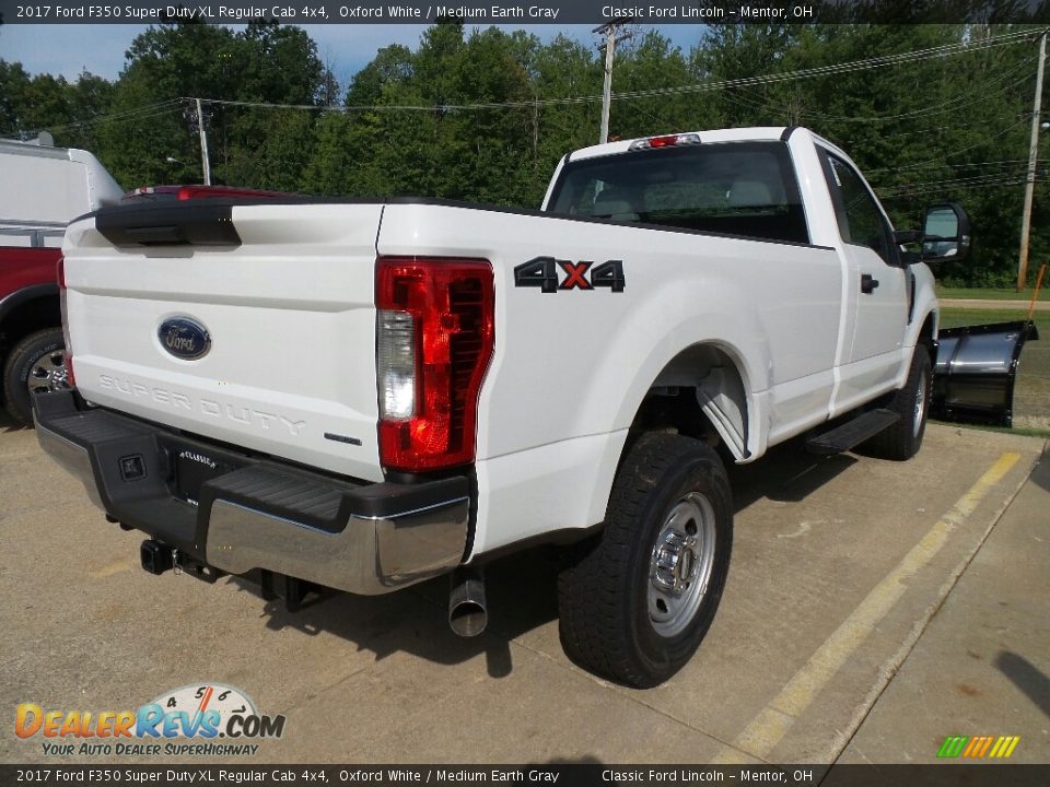 2017 Ford F350 Super Duty XL Regular Cab 4x4 Oxford White / Medium Earth Gray Photo #4