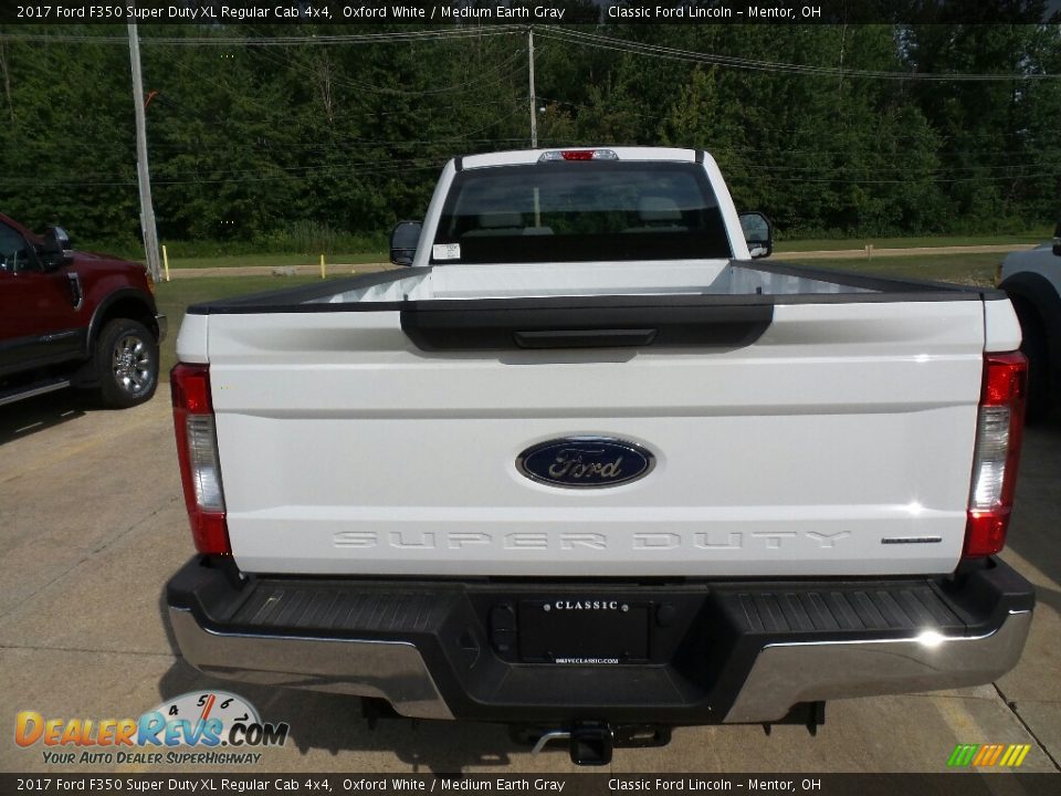 2017 Ford F350 Super Duty XL Regular Cab 4x4 Oxford White / Medium Earth Gray Photo #5