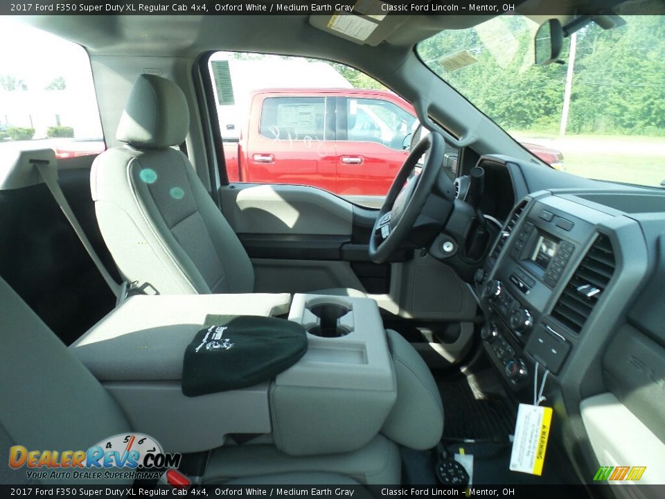 2017 Ford F350 Super Duty XL Regular Cab 4x4 Oxford White / Medium Earth Gray Photo #7